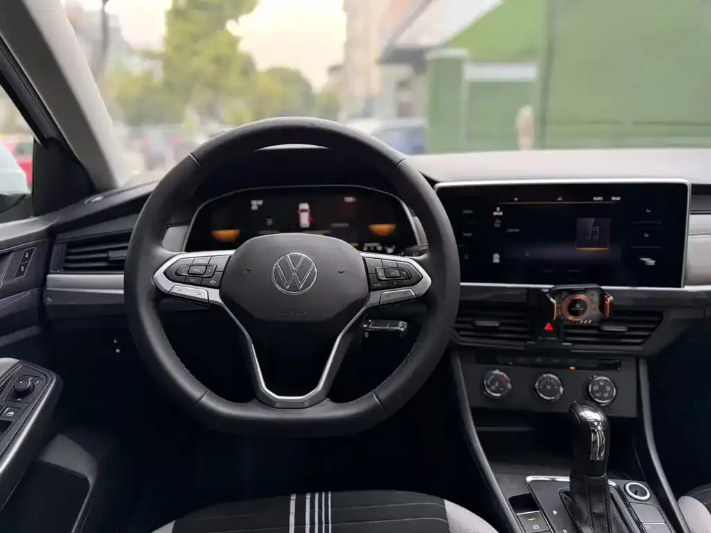 Volkswagen Bora 2023 из CN, фото 5