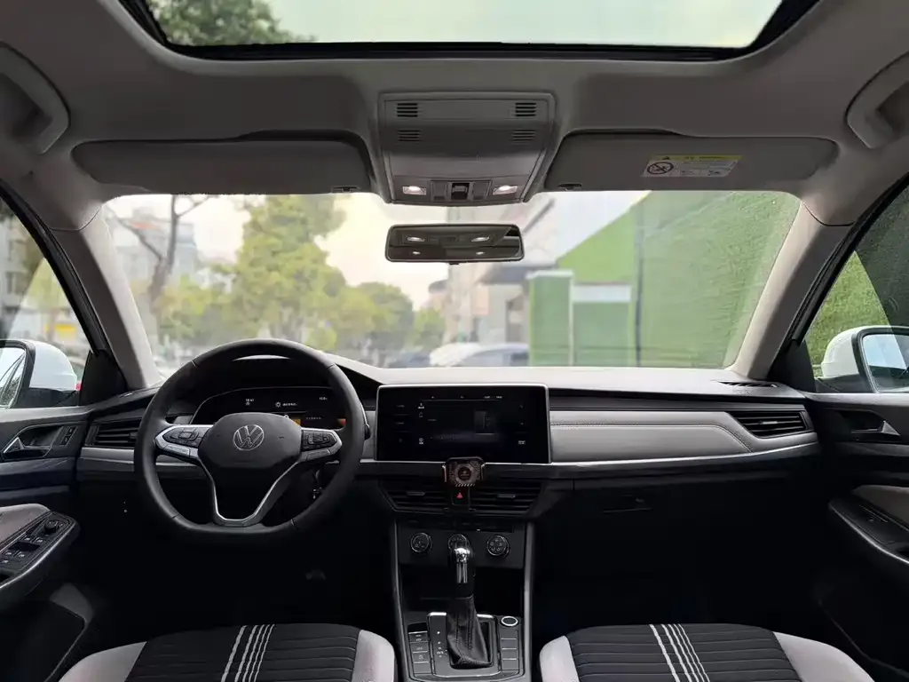Volkswagen Bora 2023 из CN, фото 10