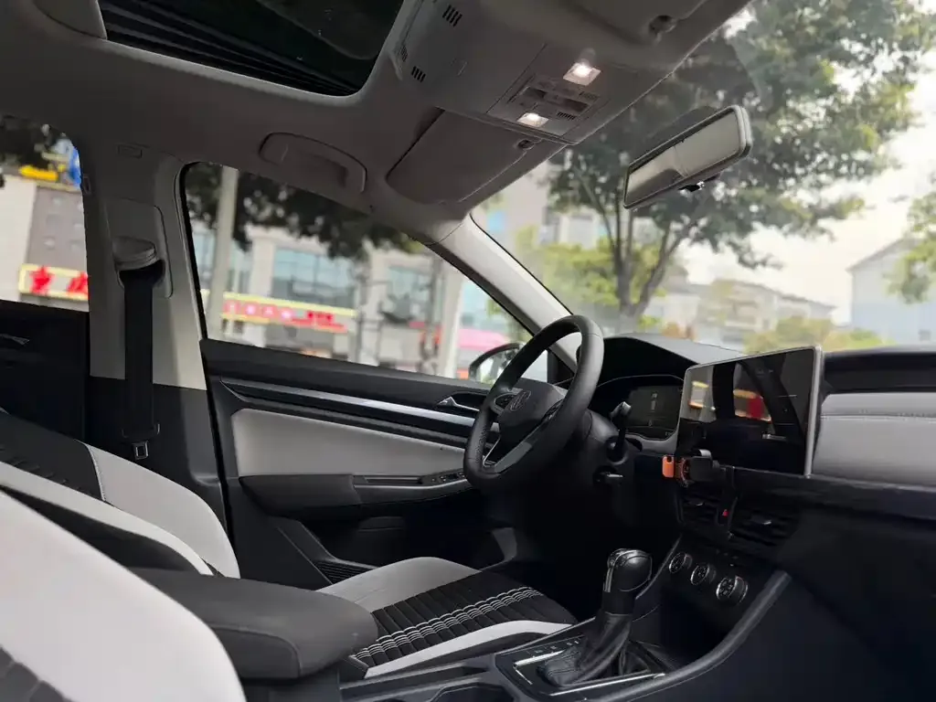 Volkswagen Bora 2023 из CN, фото 2