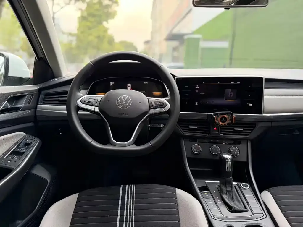 Volkswagen Bora 2023 из CN, фото 4