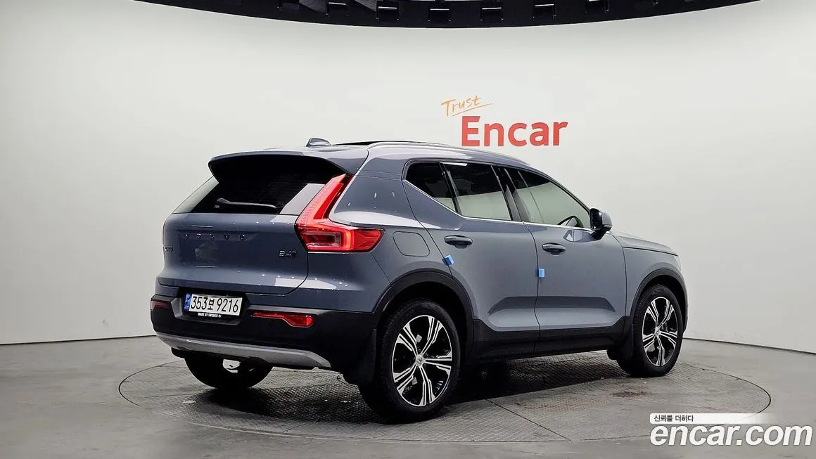 Volvo XC40 — фото 4