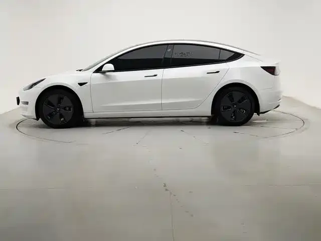 Tesla Model 3 — фото 9