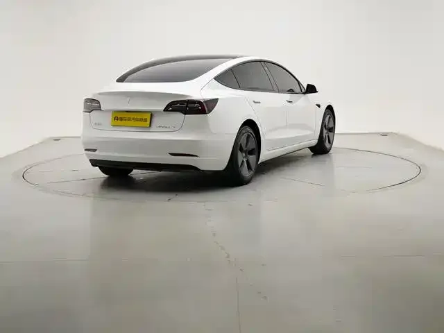 Tesla Model 3 — фото 8
