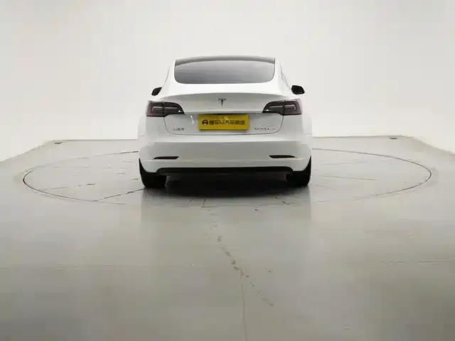 Tesla Model 3 — фото 7