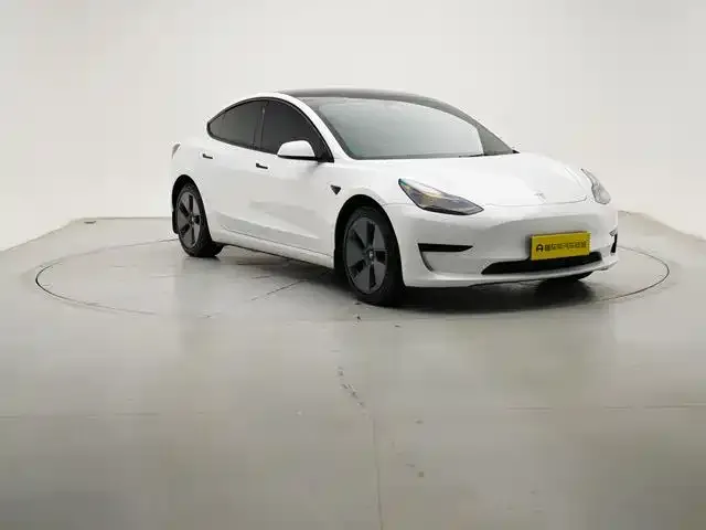 Tesla Model 3 — фото 10