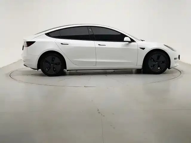 Tesla Model 3 — фото 3