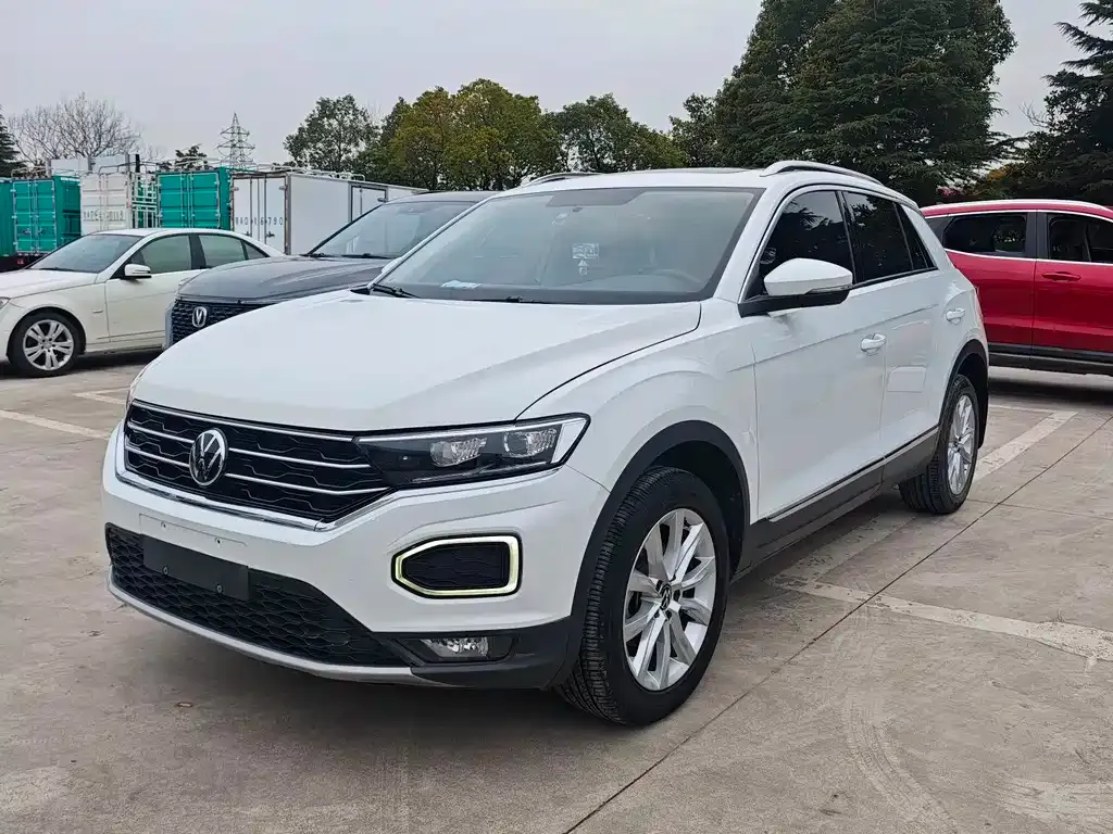 Volkswagen T-Roc — фото 1