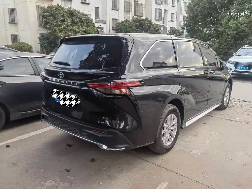 Toyota Granvia 2024 из CN, фото 6