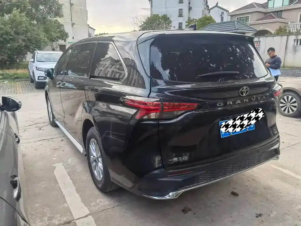 Toyota Granvia 2024 из CN, фото 7