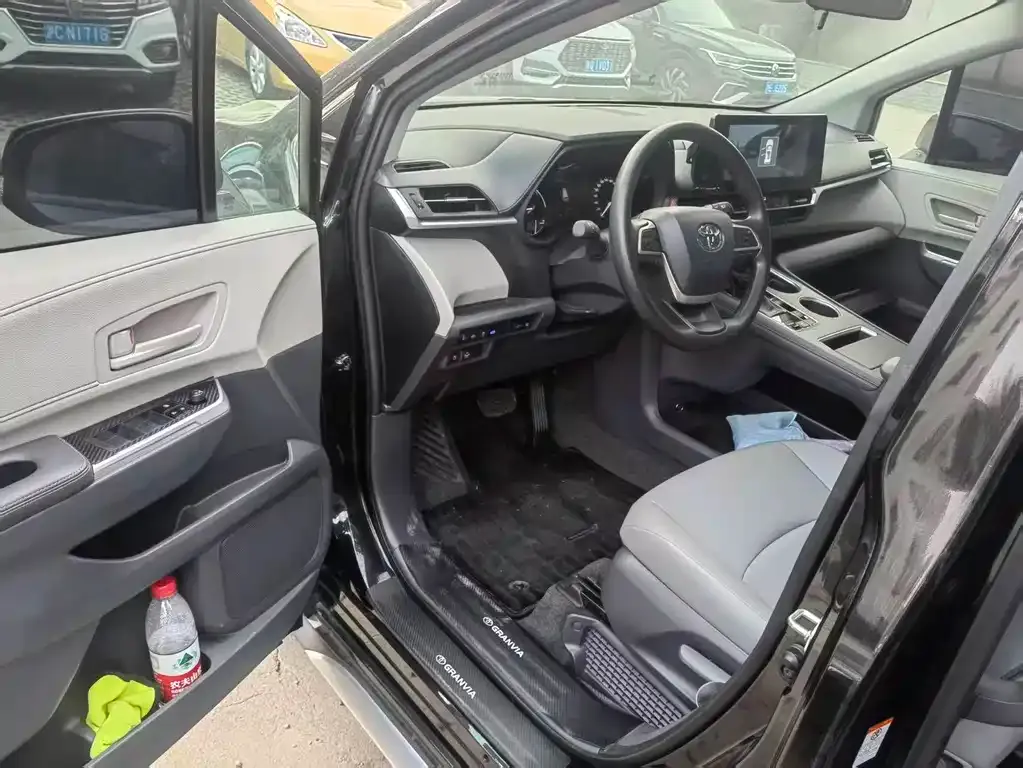 Toyota Granvia 2024 из CN, фото 8