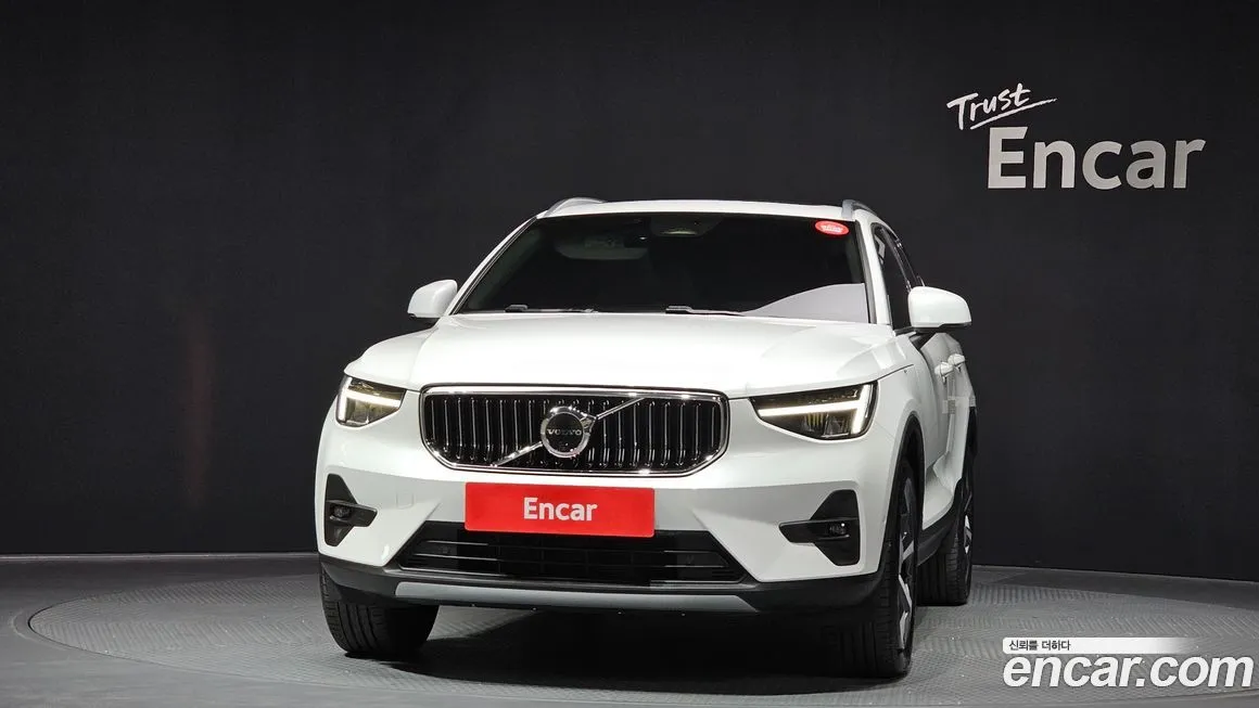 Volvo XC40 — фото 9