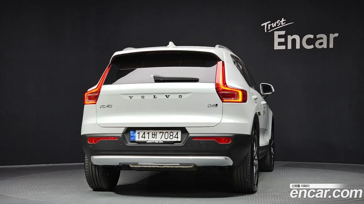 Volvo XC40 — фото 2