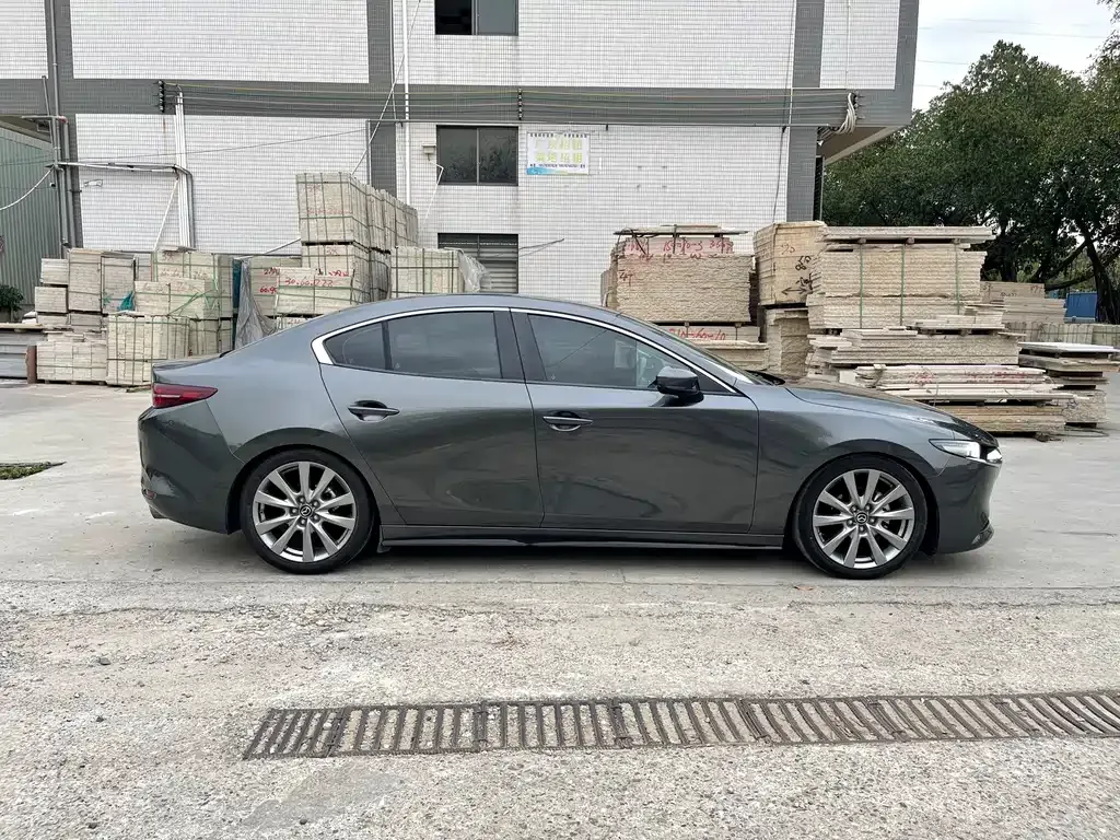 Mazda 3 Axela — фото 9