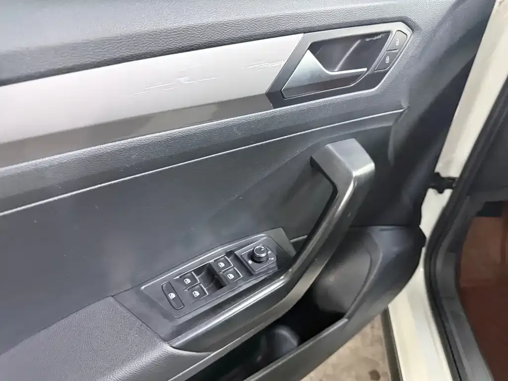 Volkswagen T-Roc 2023 из CN, фото 10