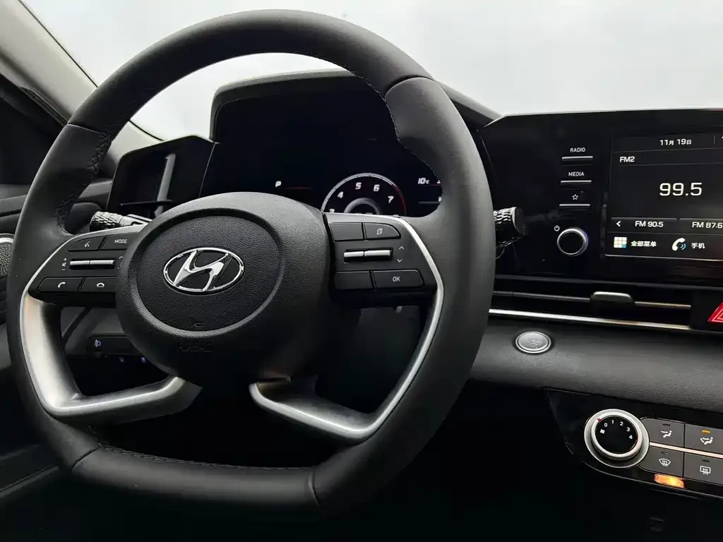 Hyundai Elantra 2023 из CN, фото 3