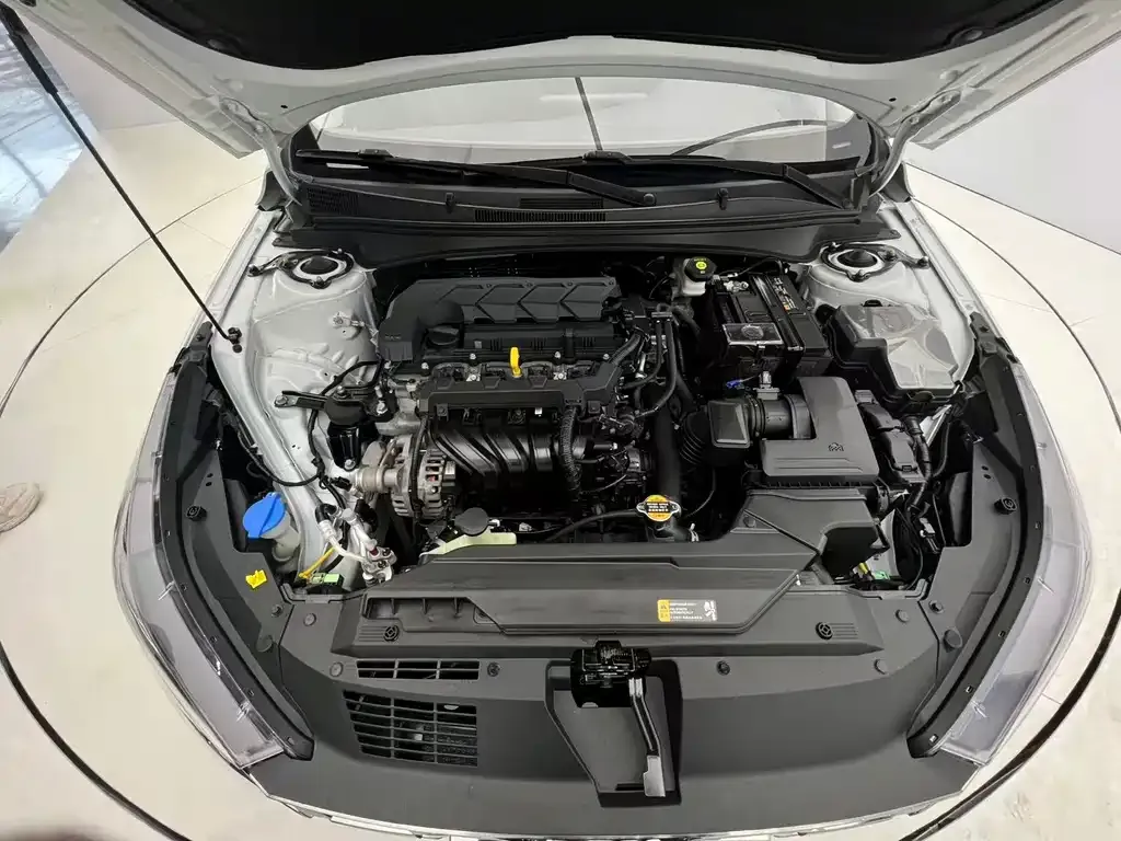 Hyundai Elantra 2023 из CN, фото 8