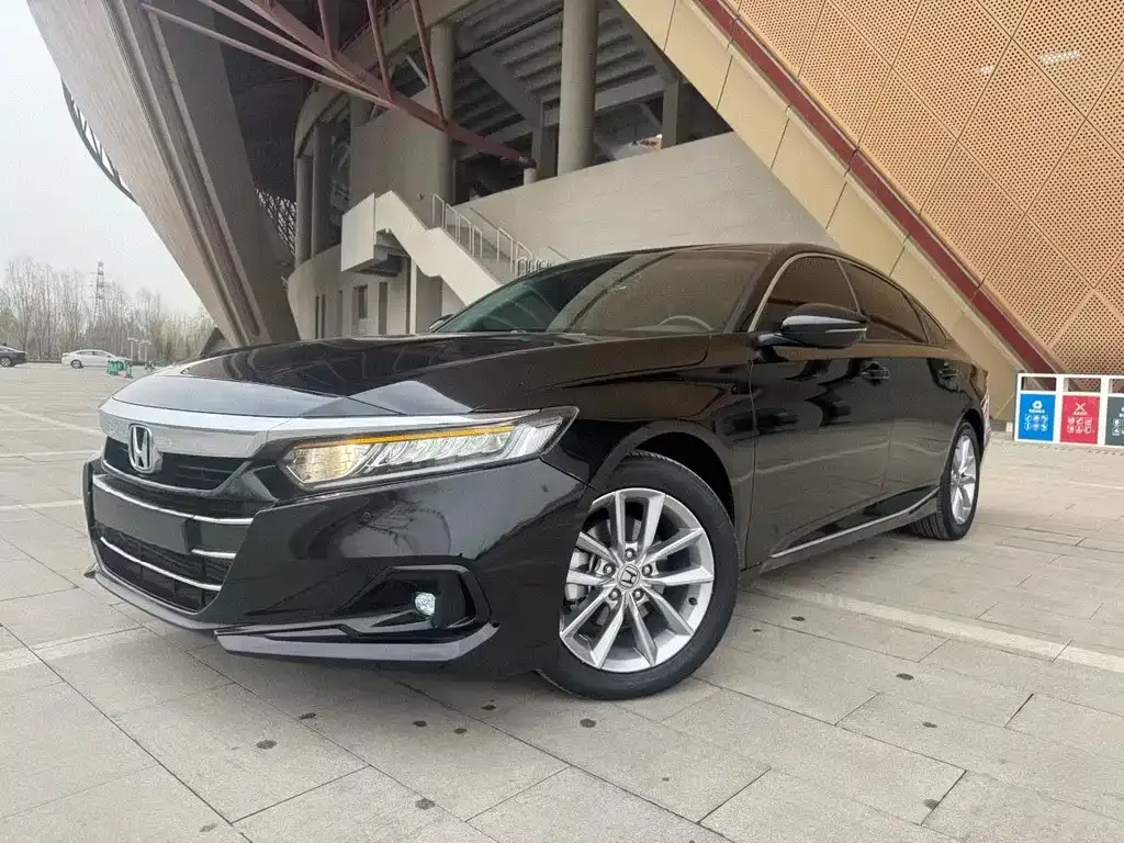 Honda Accord — фото 1