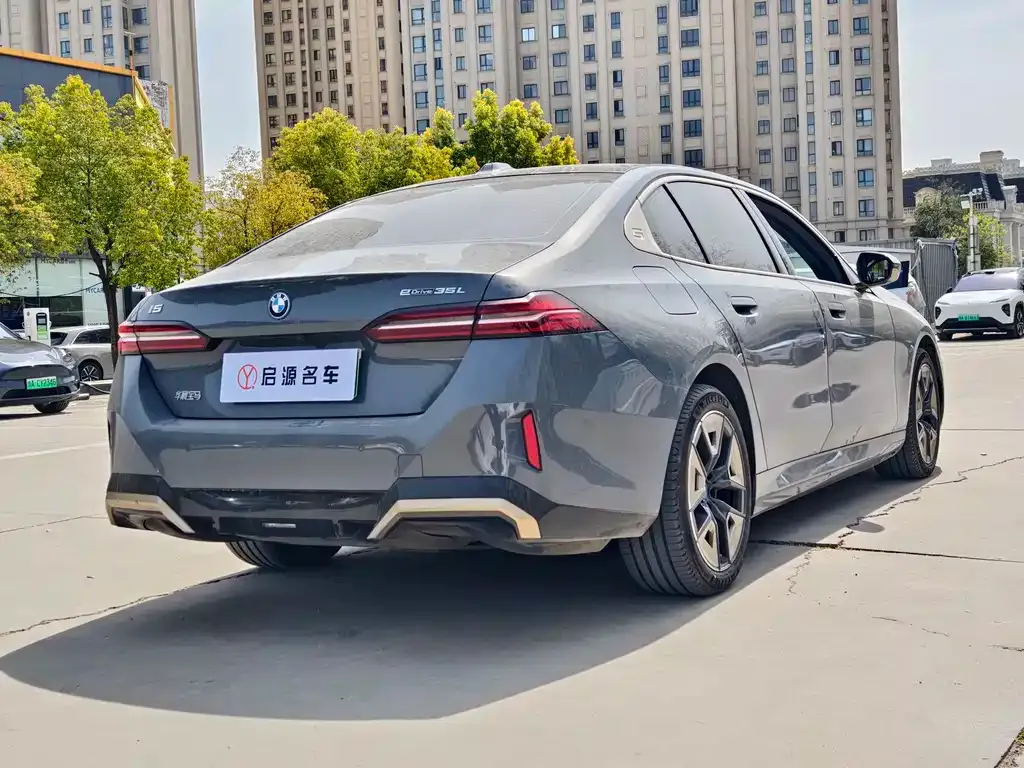 BMW i5 — фото 5