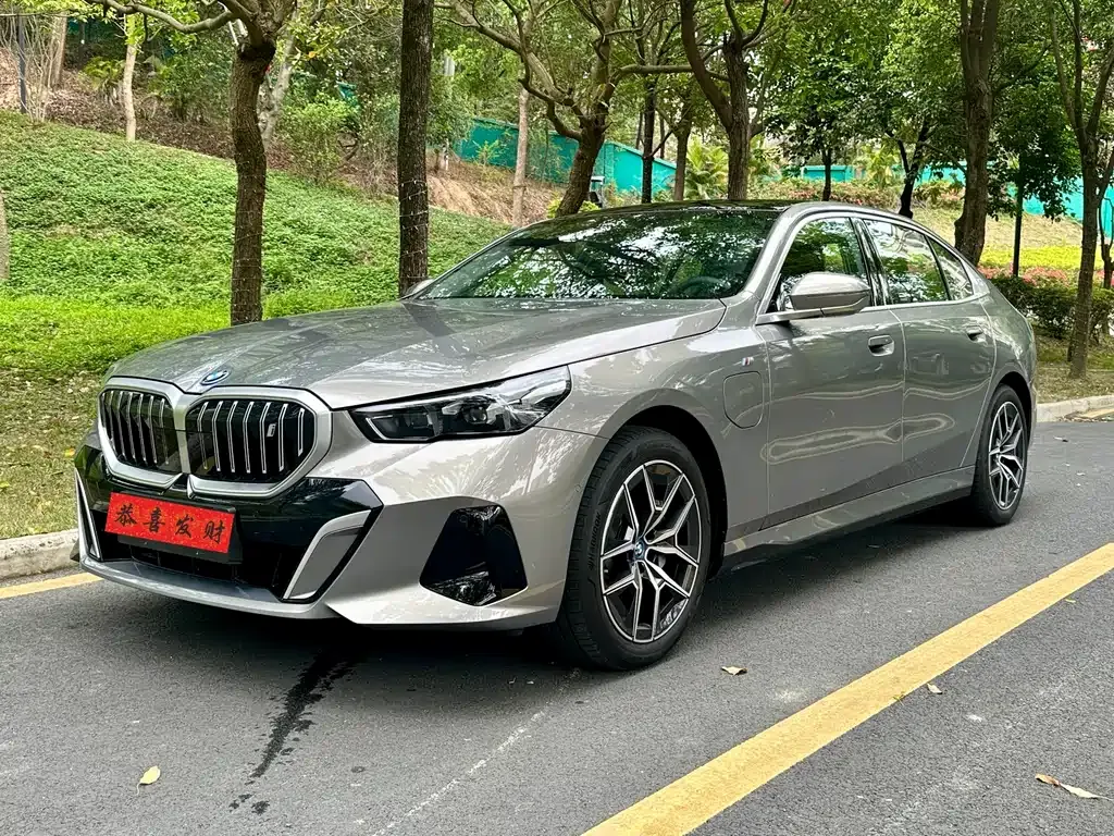 BMW i5 — фото 1