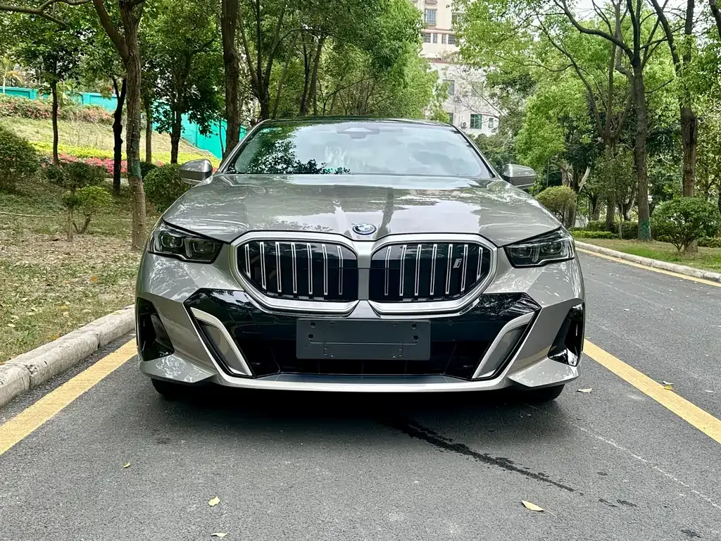 BMW i5 — фото 9