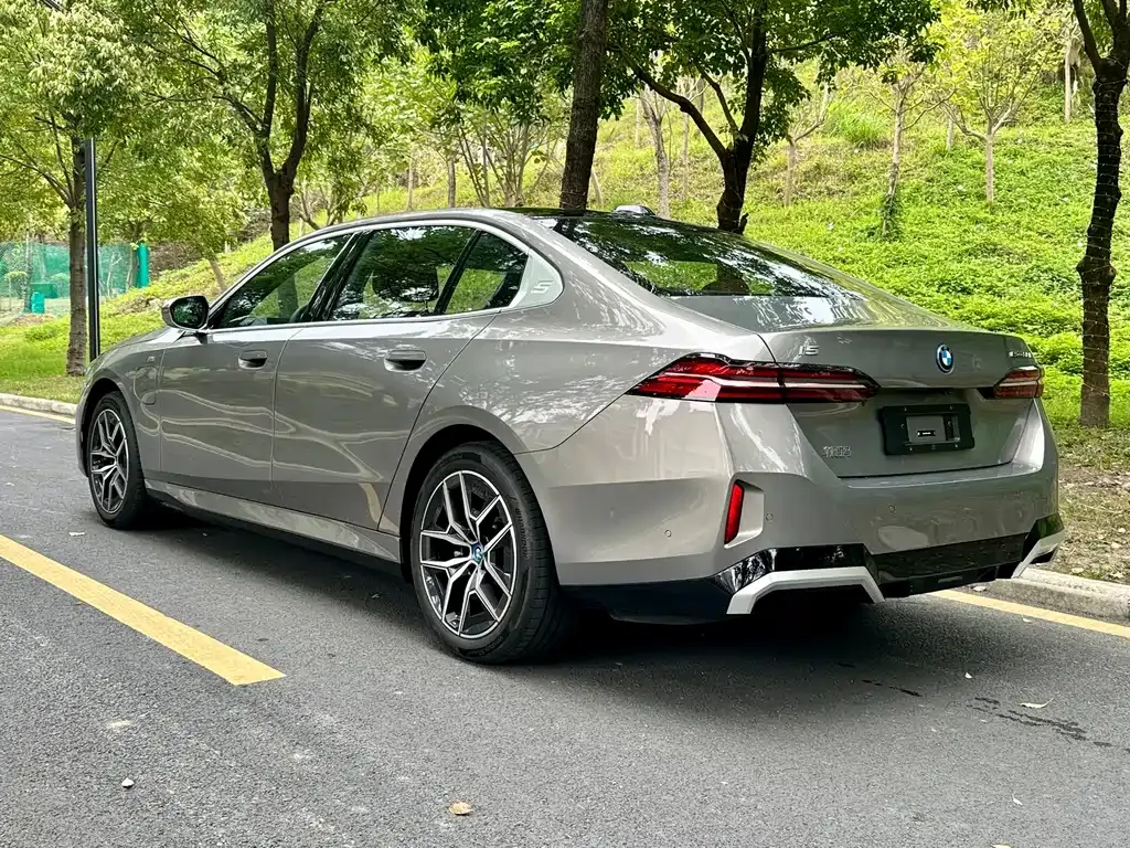 BMW i5 — фото 6