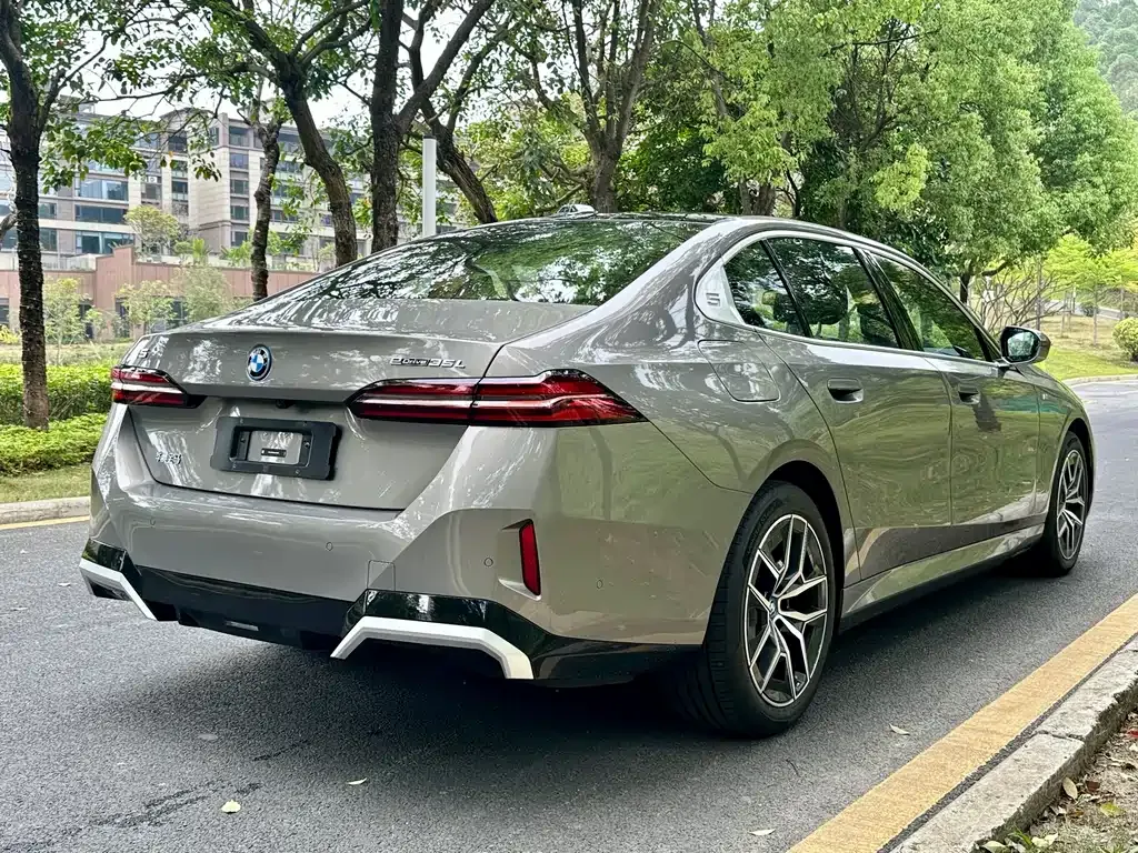 BMW i5 — фото 4