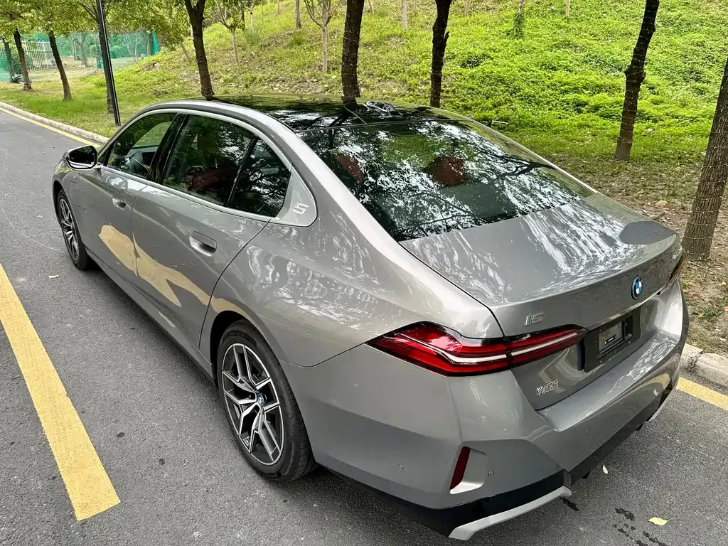 BMW i5 — фото 5