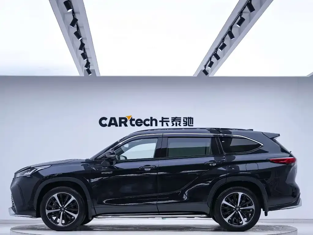Toyota Crown Kluger 2022 из CN, фото 6