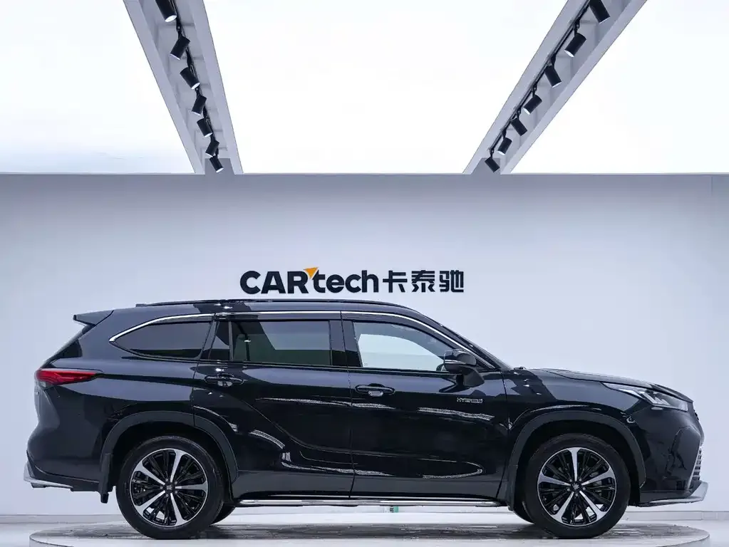 Toyota Crown Kluger 2022 из CN, фото 2
