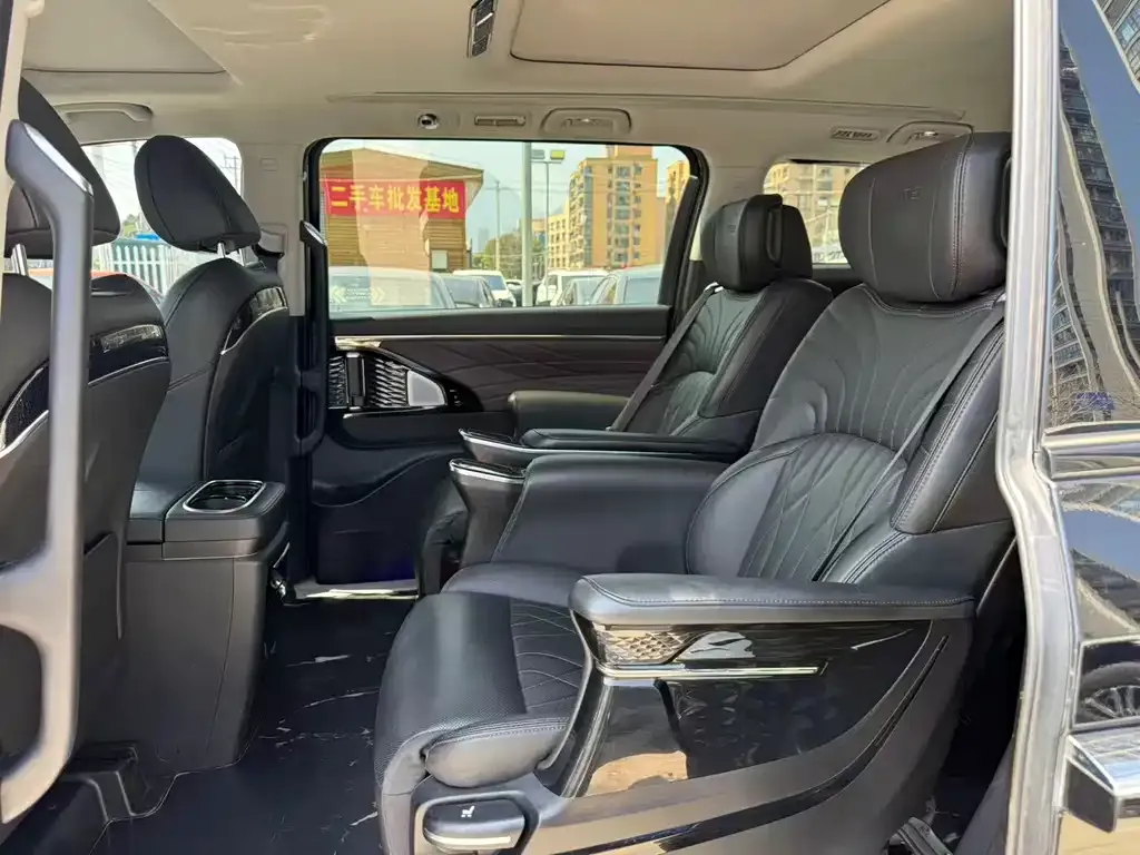 GAC Motor Trumpchi M8 — фото 9