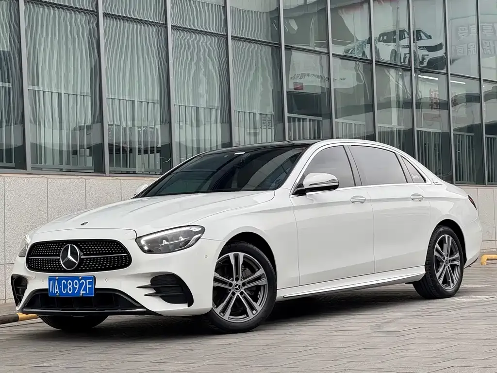 Mercedes-Benz E-Class — фото 1