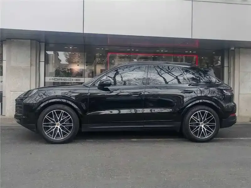 Porsche Cayenne — фото 1