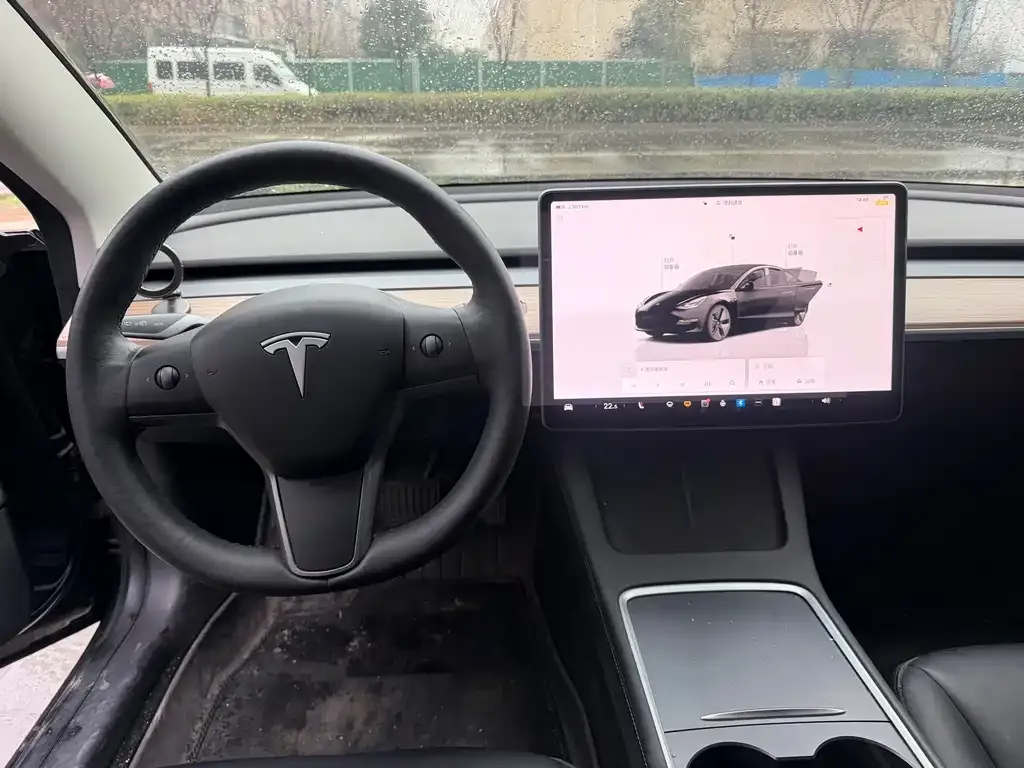 Tesla Model 3 — фото 4