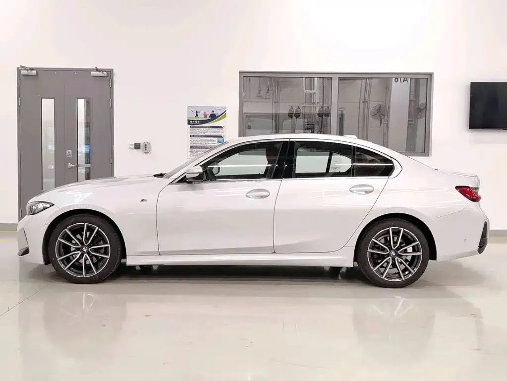 BMW 3 Series 2025 из CN, фото 2