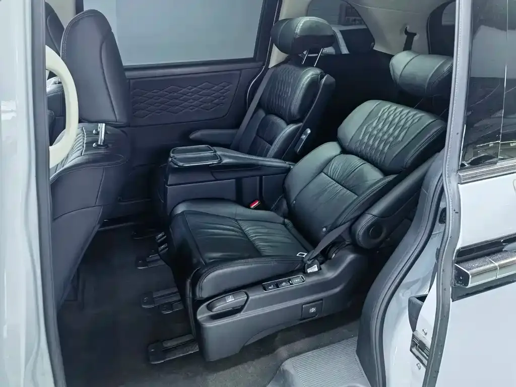Honda Elysion 2024 из CN, фото 6