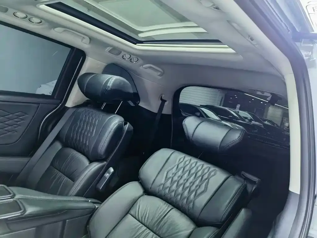 Honda Elysion 2024 из CN, фото 2