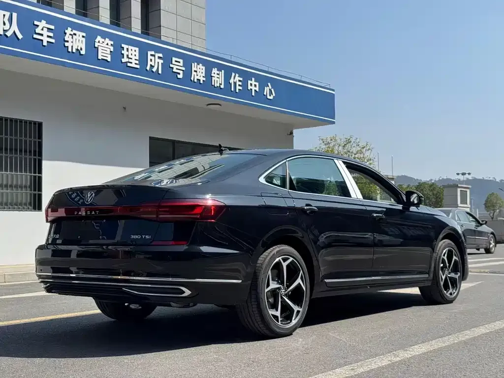 Volkswagen Passat — фото 8
