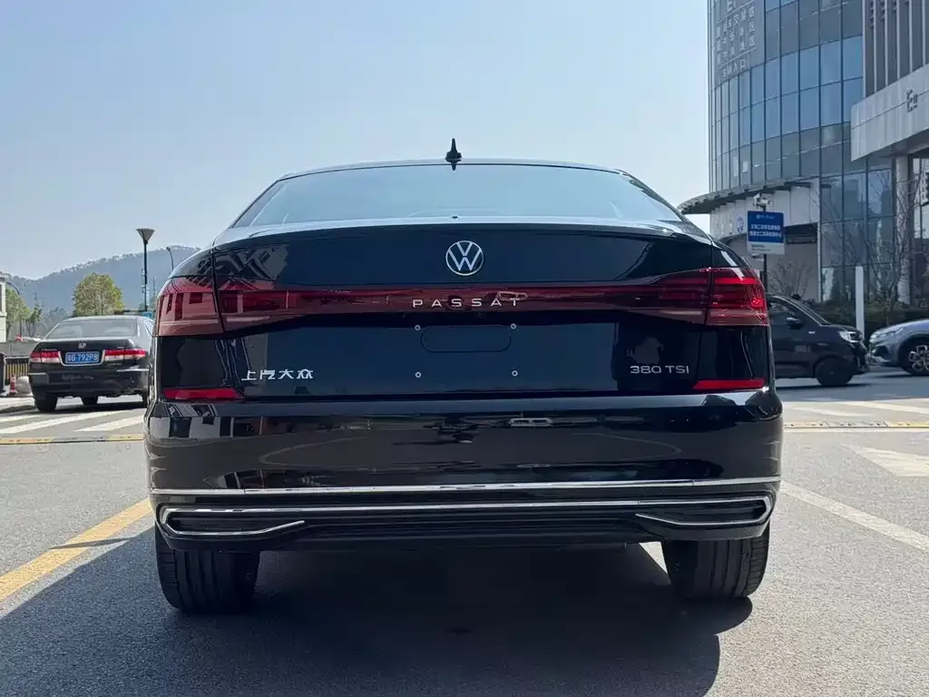 Volkswagen Passat — фото 7