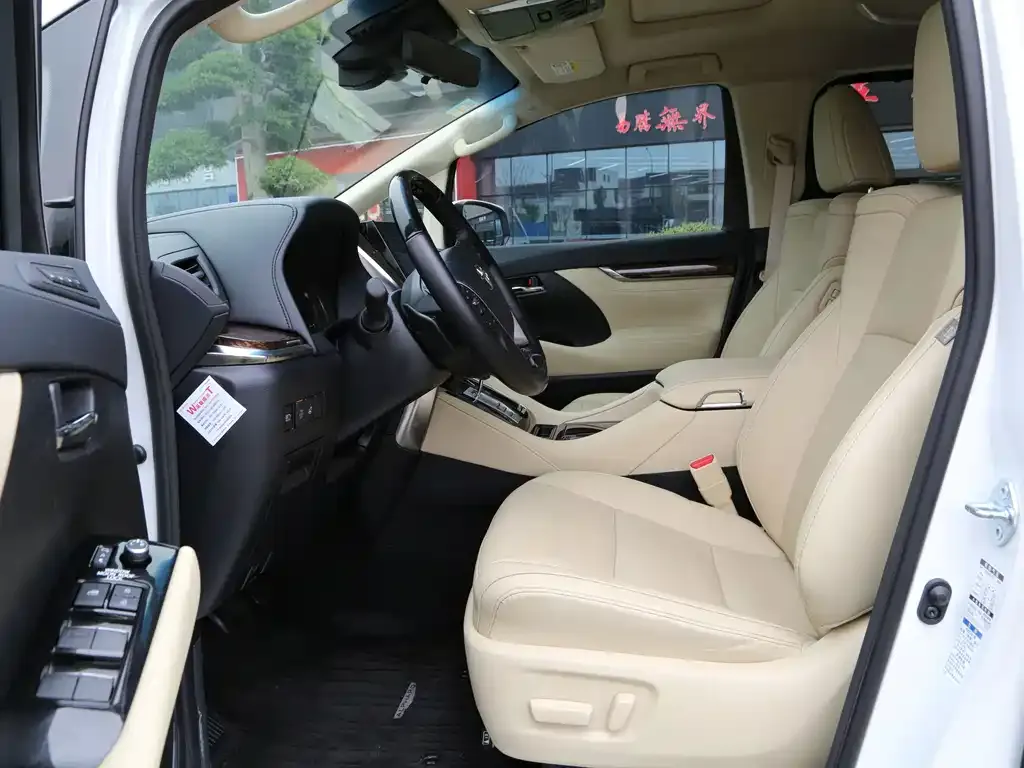 Toyota Alphard — фото 7
