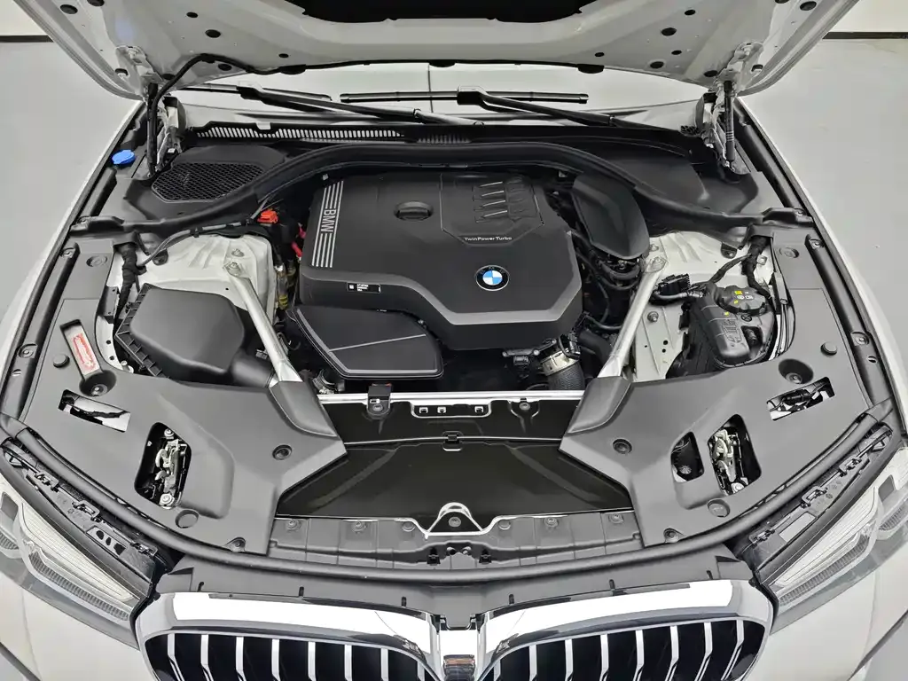 BMW 5 Series — фото 10