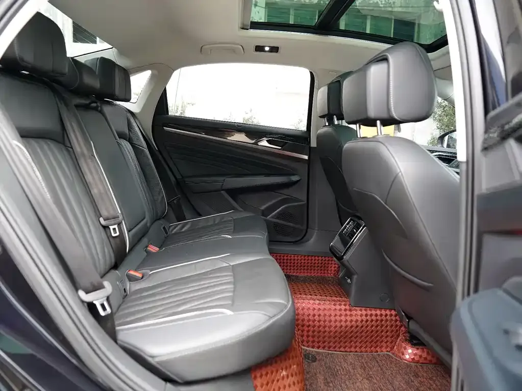 Volkswagen Passat 2022 из CN, фото 2