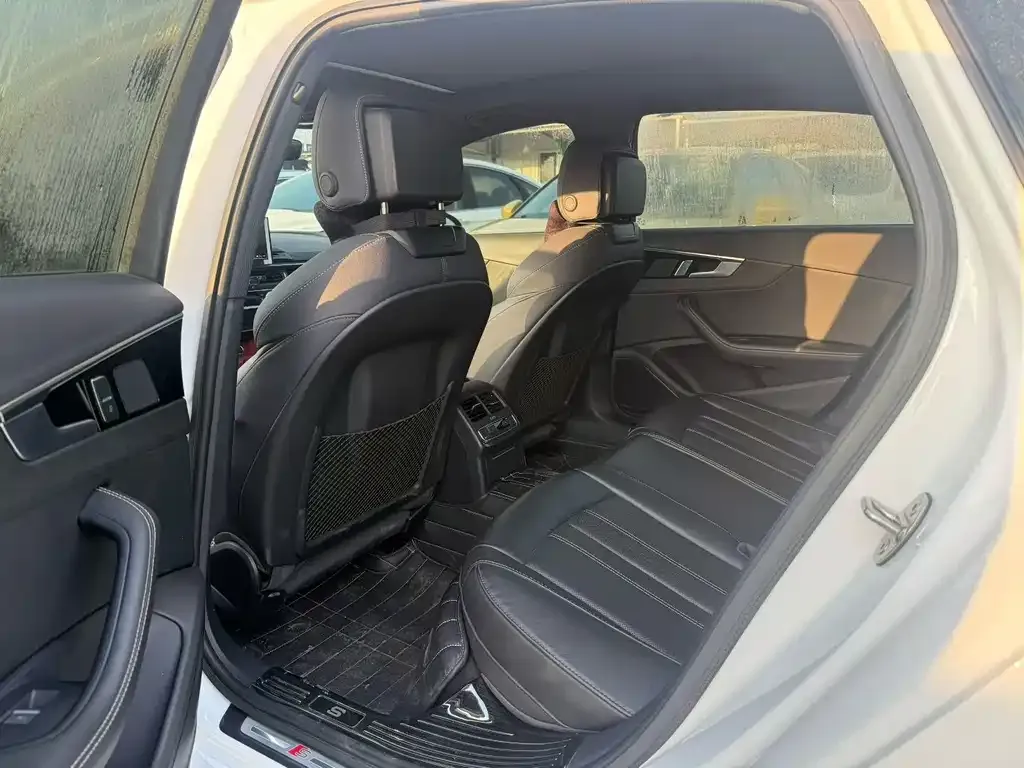 Audi A4L 2024 из CN, фото 4