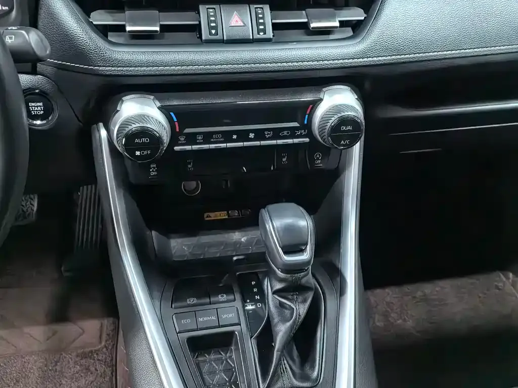 Toyota RAV4 — фото 9