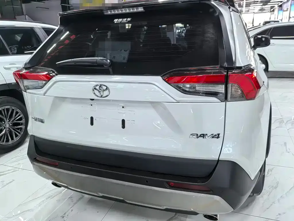 Toyota RAV4 — фото 4