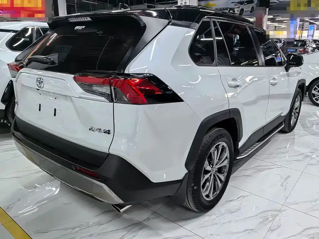 Toyota RAV4 — фото 8