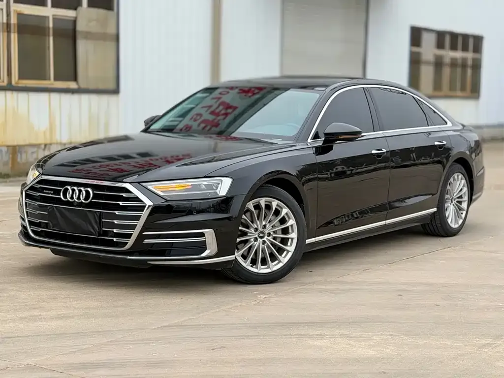 Audi A8 — фото 1