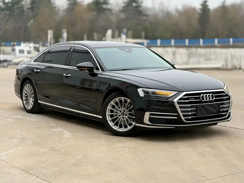 Audi A8 — фото 7