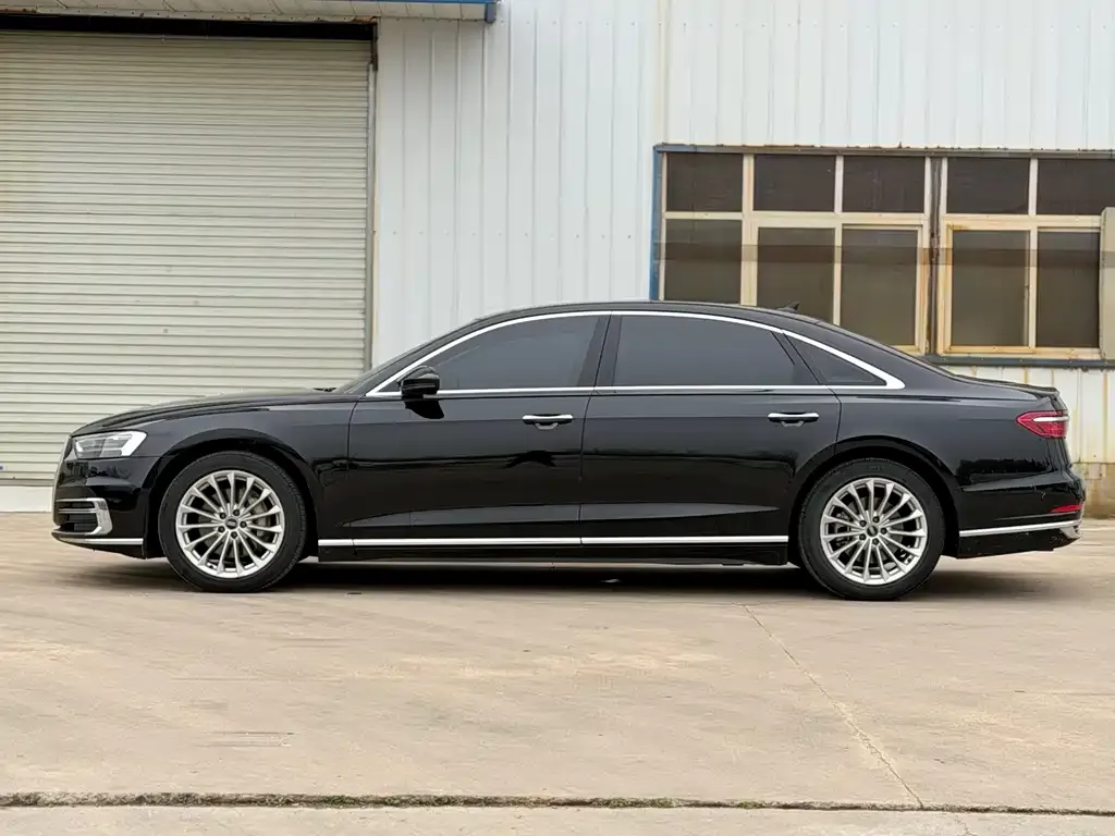 Audi A8 — фото 5