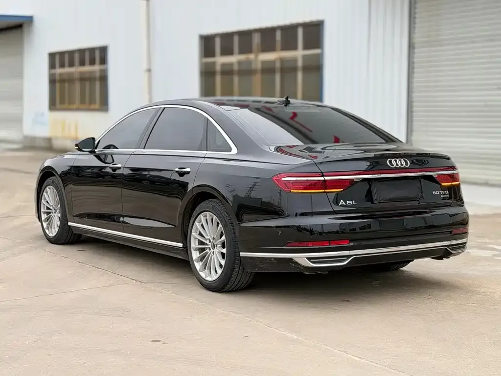 Audi A8 — фото 4