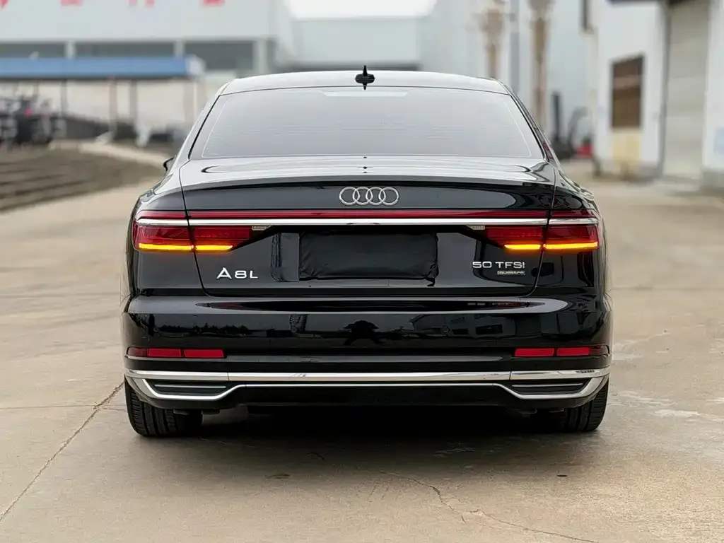 Audi A8 — фото 2